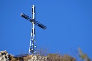 24 Ecco la croce allo zoom